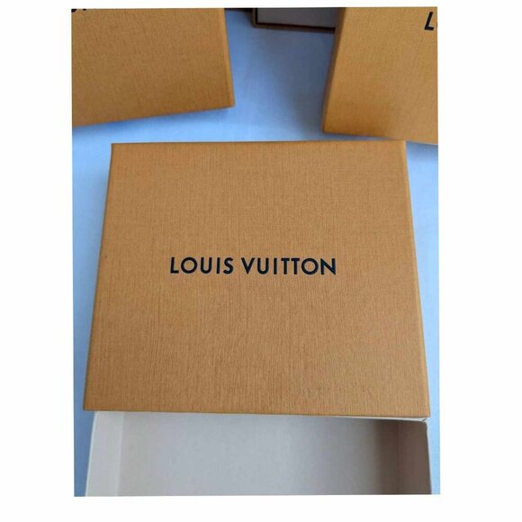 Authentic Louis Vuitton 1 Box for Wallet [ Price per Box] 165-121924 - Picture 4 of 16